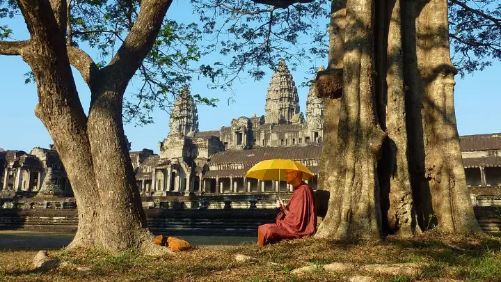 Bhante Ānandajoti at Angkor Wat